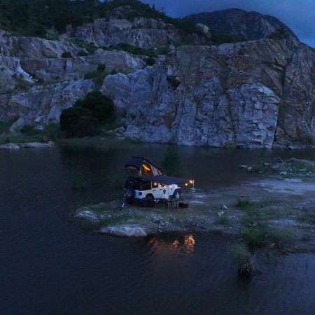 Guirlande LED lumière chaude WildLand avec haut-parleur bluetooth pourséjour vacances en tente de toit vanlife