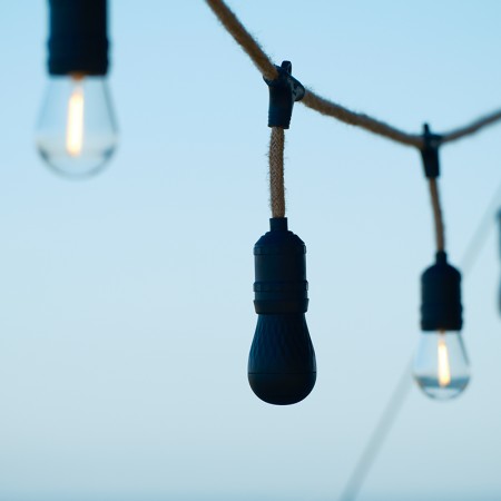 Guirlande LED lumière chaude WildLand avec haut-parleur bluetooth pour diffuser de la musique en tente de toit