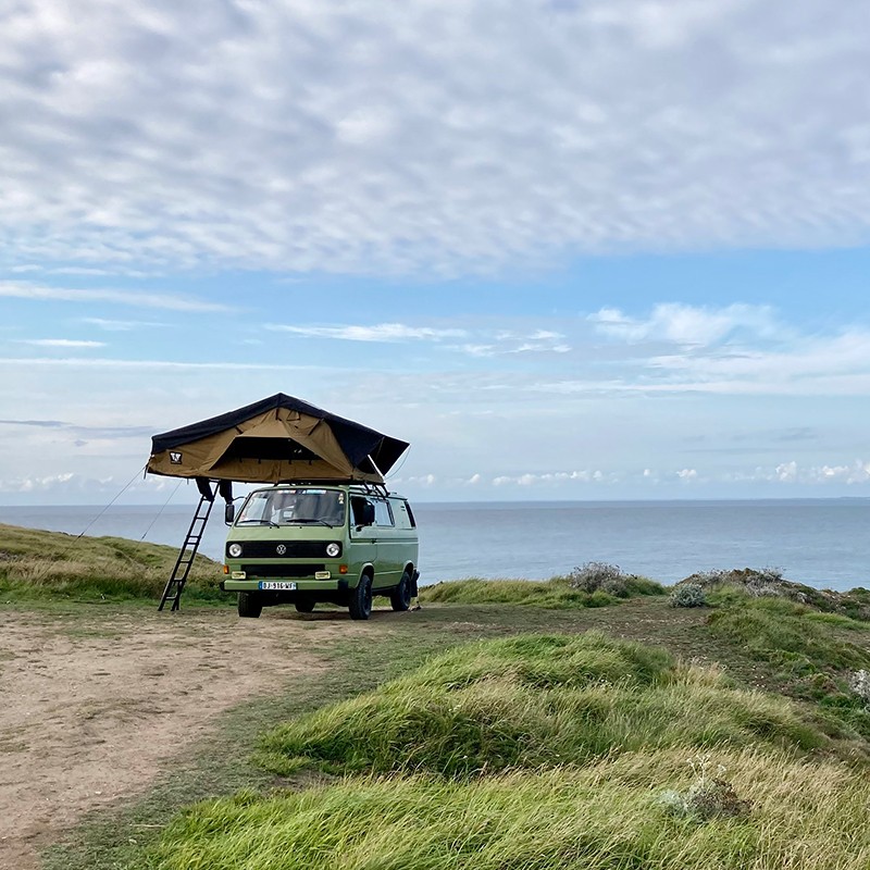 Tente de toit Big Willow 180 de Vickywood pliante camel sur VW T3 Kombishop Belle-Île