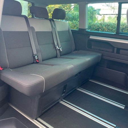 Véhicule 276 M11084 VW Multivan T5 banquette lit arrière 3 places