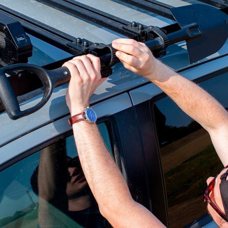 Front Runner RRAC182 fixation pelle le long de votre galerie