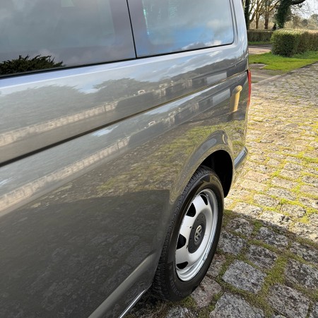 Véhicule 276 Kombishop M11084 VW Multivan T5 vue arrière gauche bas de caisse carrosserie saine