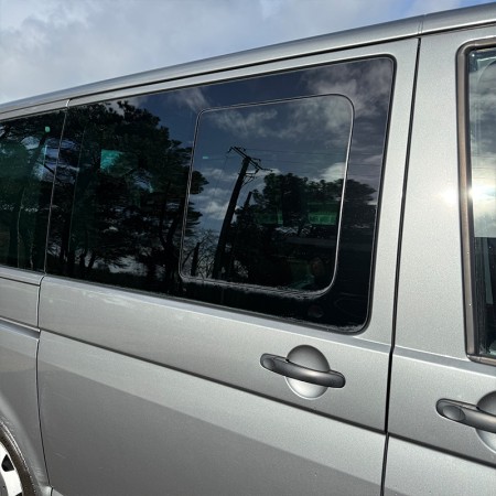 Véhicule 276 Kombishop M11084 VW Multivan T5 vitres ouvrantes