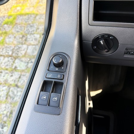 Véhicule 276 Kombishop M11084 VW Multivan T5 vitres et rétroviseurs éléctriques