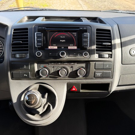 Véhicule 276 Kombishop M11084 VW Multivan T5 tableau de bord avec climatisation