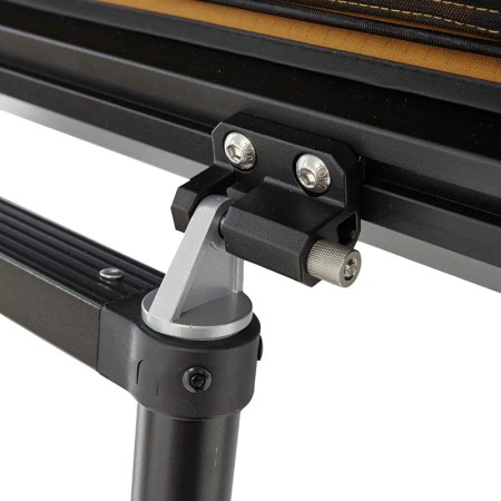 Tente de toit rigide aluminium 2 places Vickywood Cumaru Up 145 camel fixation de l'échelle au cadre de la tente