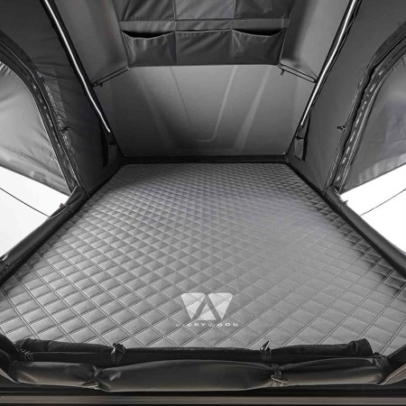 Tente de toit rigide en aluminium Cumaru XP 135 – All Black de Vickywood matelas mémoire de forme