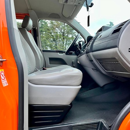 T10345 véhicule transporter Volkswagen Kombishop T5 VW cabine conducteur