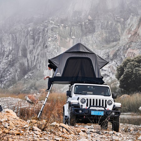 Wild Land tente de toit gonflable innovante Air Cruiser camper en montagne