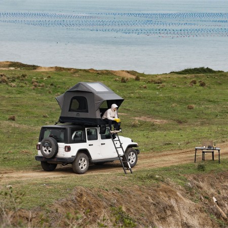 Wild Land tente de toit gonflable innovante Air Cruiser sur 4x4