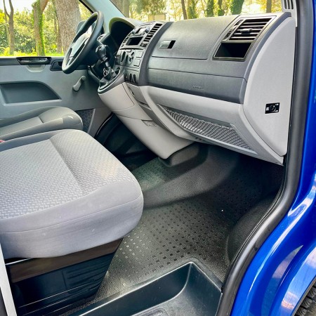 VW T5 Caravelle 2009 / 86.000 km / 2.0 tdi 84 ch / L1H1 3 places avant