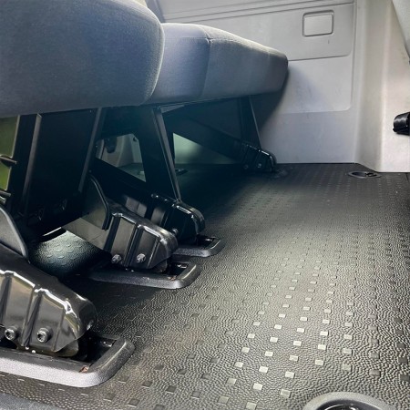 VW T5 Caravelle 2009 / 86.000 km / 2.0 tdi 84 ch / L1H1 sol caoutchouc d'origine