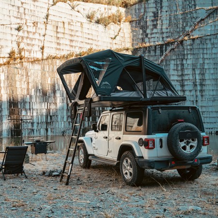 Tente de toit coque rigide OrthFrame Max V2 de WildLand Kombishop entrée couverte