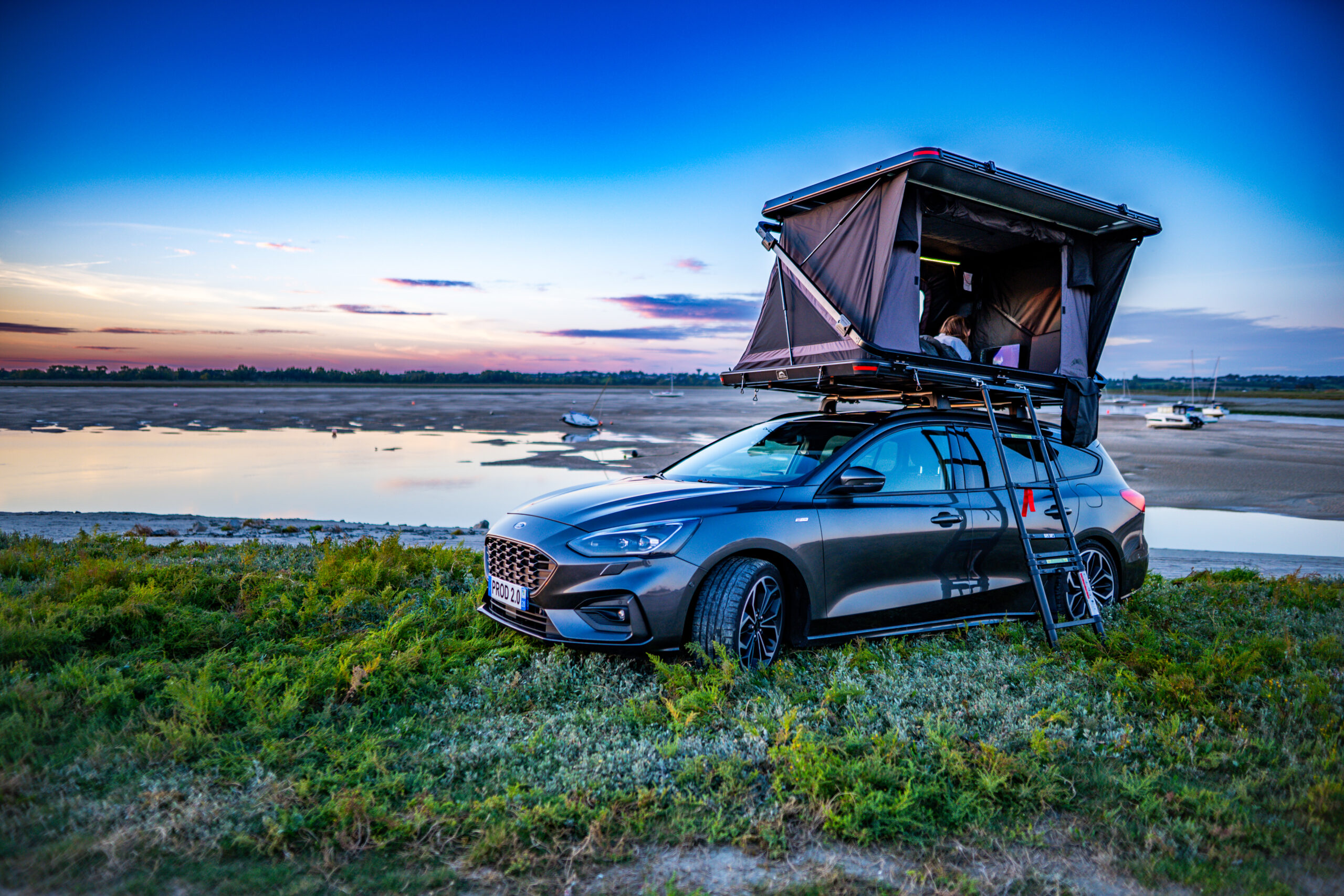 tente de toit wildland Rock Cruiser installée sur Ford Focus ST Line Break de 2019
